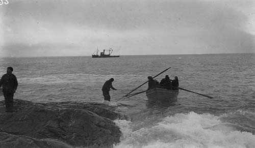 Rescuing the crew from Elephant Island