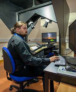 V shaped scanner in use