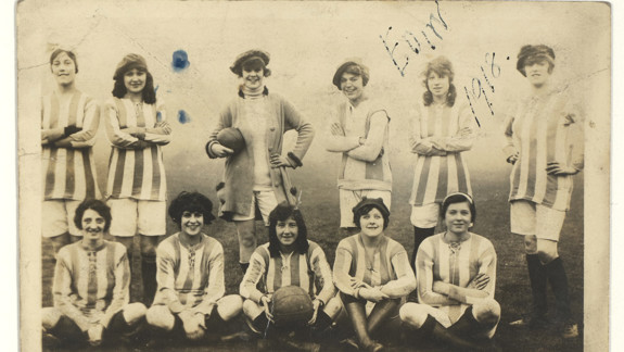 A postcard showing a black and white photo of a women's football team.