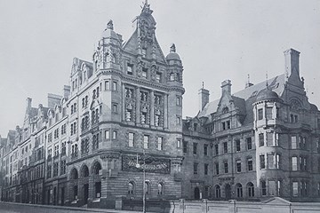 Black and white photo of the old 'Scotsman' offices on Northbridge in Edinburgh.