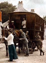 Elsie Jollyman with her horse-drawn caravan, 1909