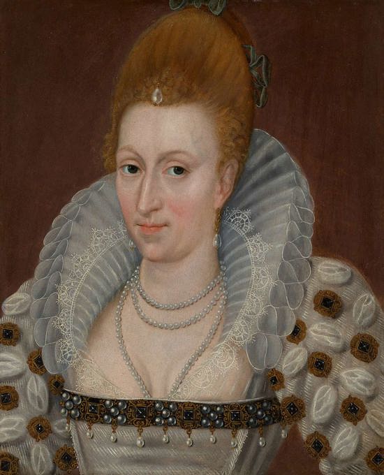 A painted portrait of a women wearing an embroidered 16th century dress with pearls and an ornate ruff.