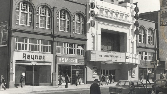 Black and white photo of the old ABC 1 cinema on Sauchiehall St, Glasgow.